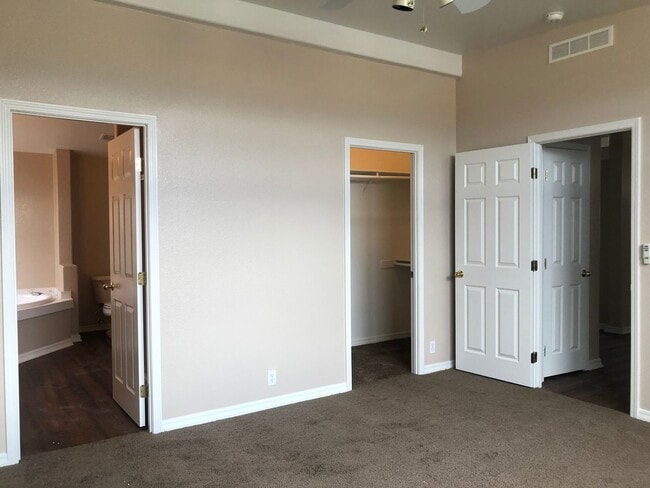 Building Photo - Coming Soon! Recently Remodeled Large Home!