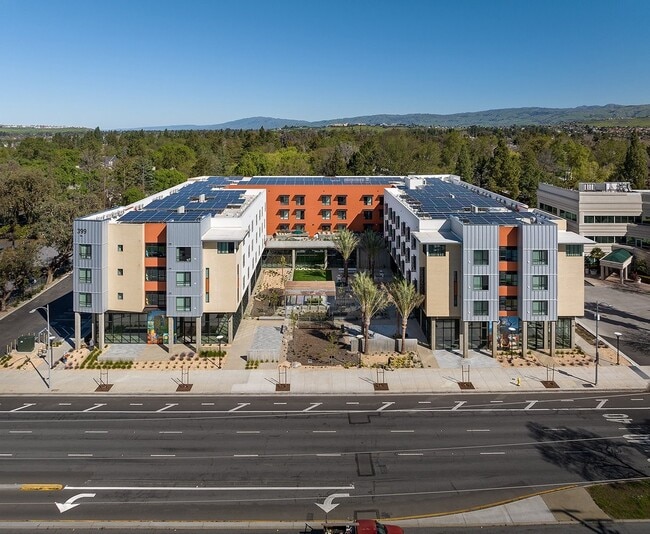 Building Photo - 399 Blossom Hill Rd