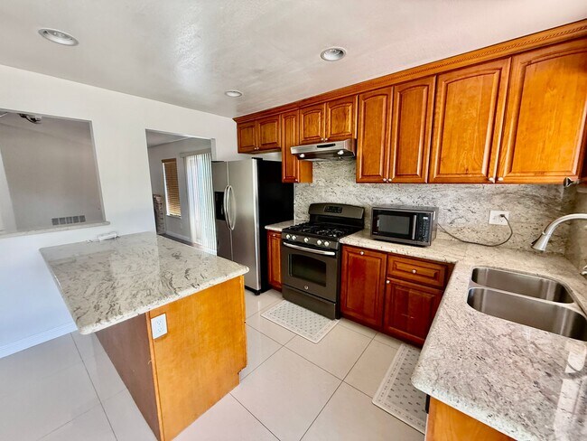 Building Photo - 3466 Siskiyou Cir