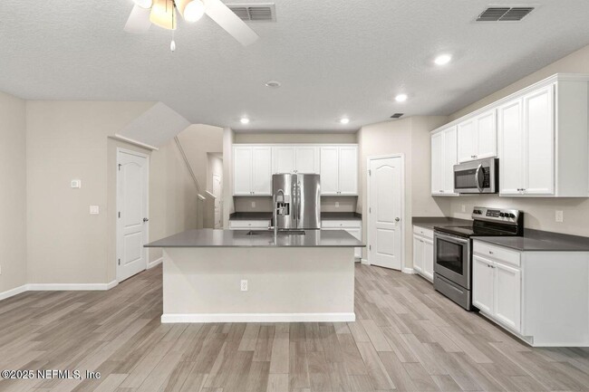Building Photo - 12692 Josslyn Ln
