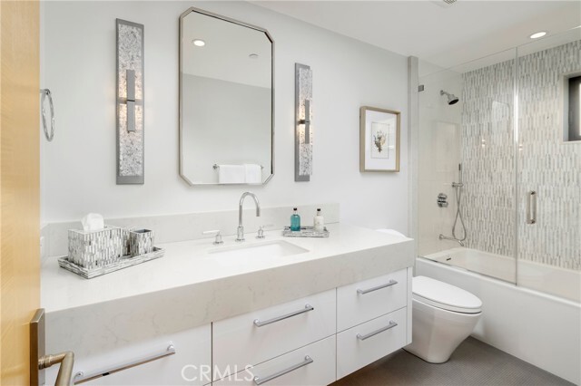 Building Photo - 130 S Bay Front