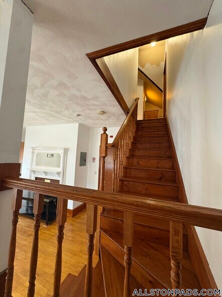Building Photo - 36 Linden St