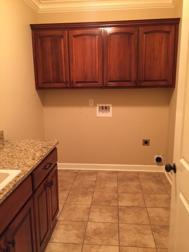 Building Photo - Sommer Brooke Subdivision!!  Office!