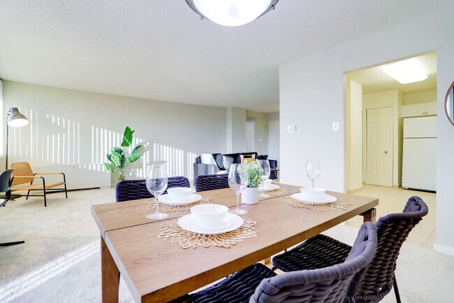 Building Photo - 320 23rd St S