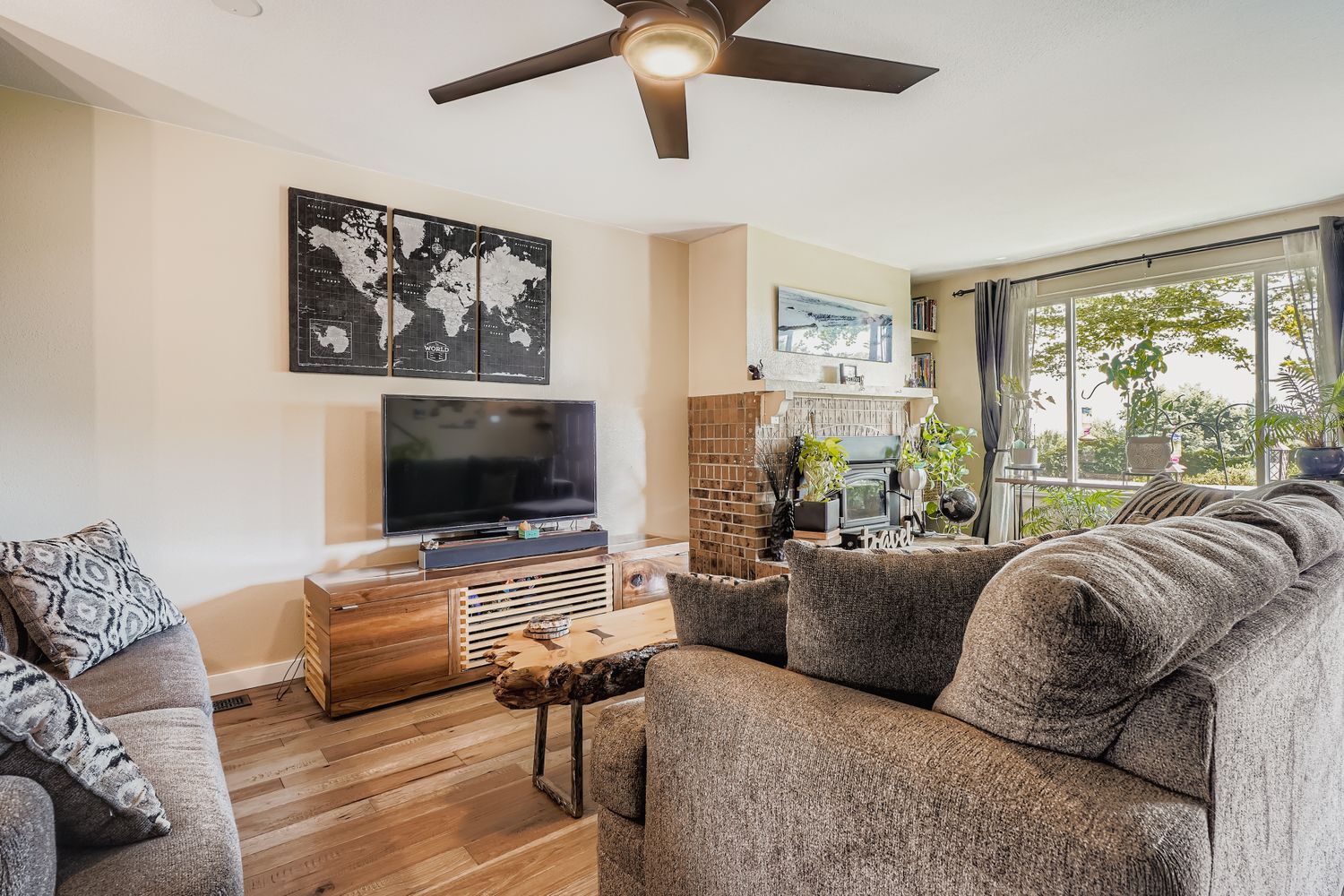 Living Room - 382 Gladiola St