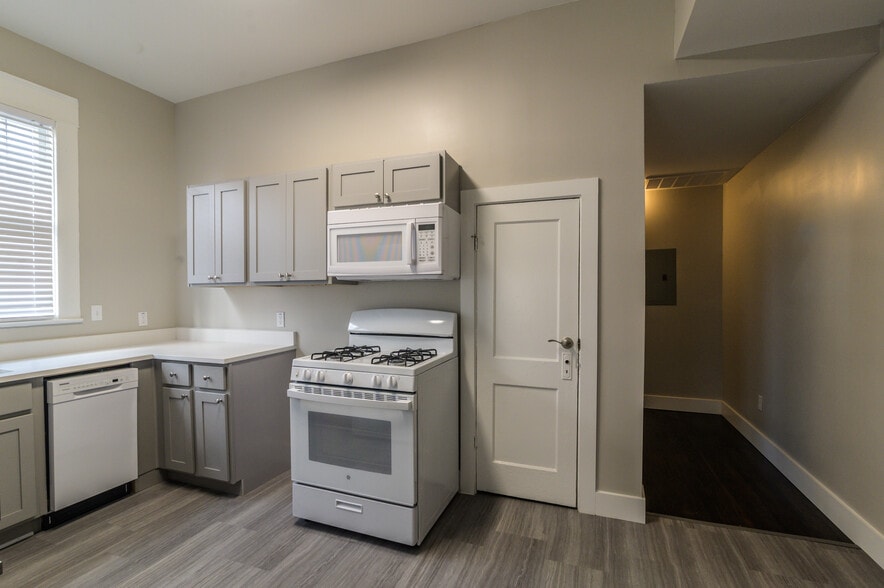 Building Photo - 4602 E Side Ave