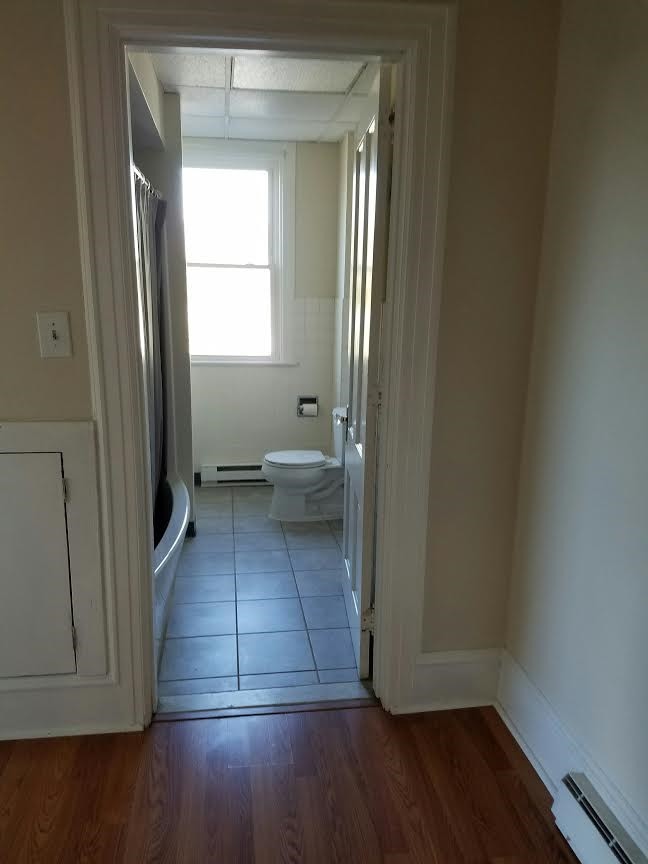 Bathroom - 1639 Sanderson Ave