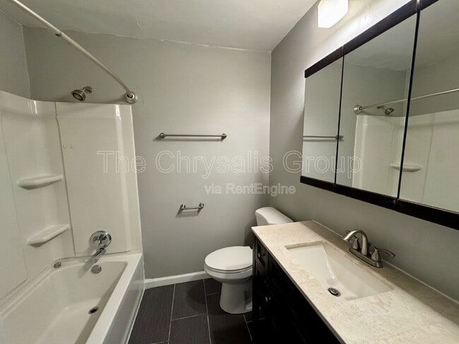 Building Photo - 606 E McKinley Rd