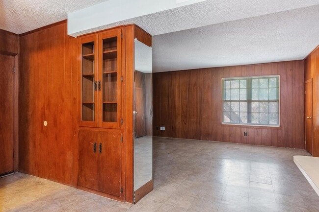 Building Photo - 8401 Tecumseh Dr