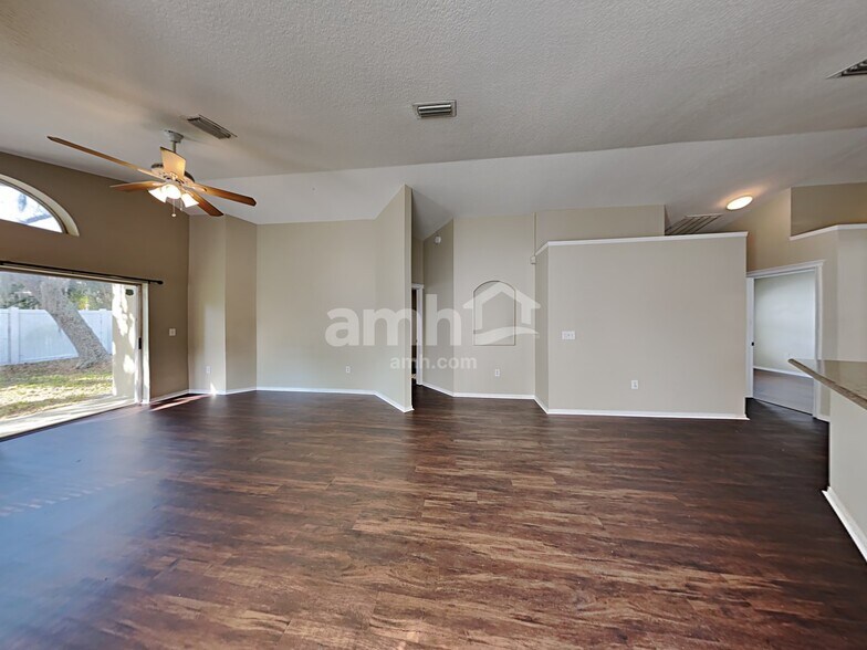 Building Photo - 5834 Tanagerlake Rd