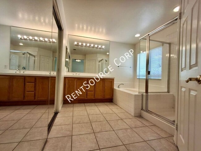 Building Photo - 24335 Alyssum Pl