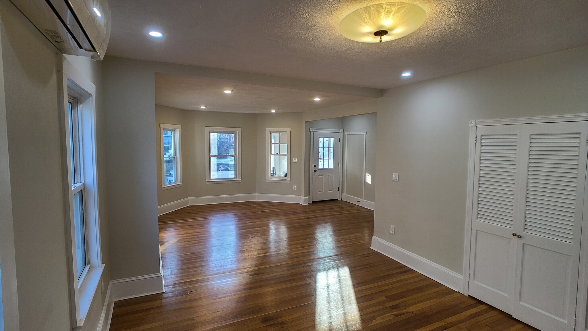 Building Photo - 41 Mendelssohn St