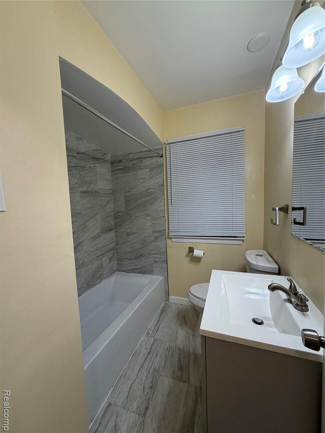 Building Photo - 776 John Daly St