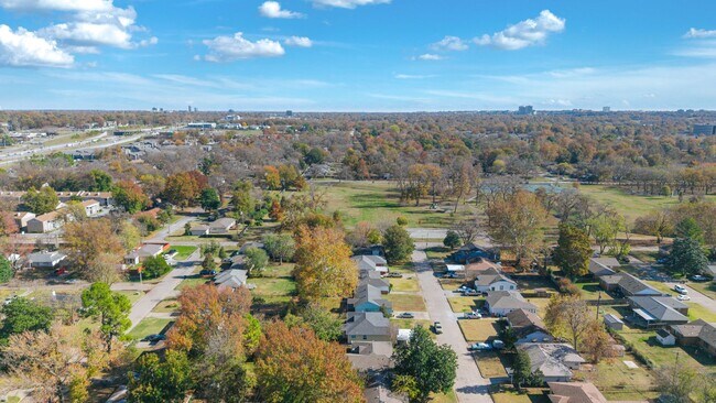 Building Photo - 3BR/1BA Home with W/D Hookups + Holiday Move-In Special $150 !!