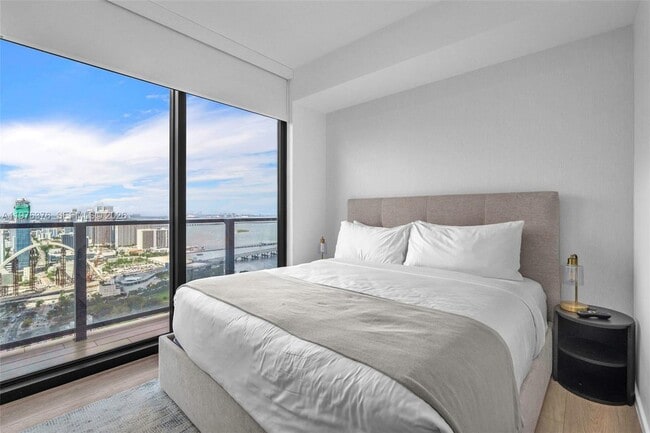 Building Photo - 398 NE 5th St