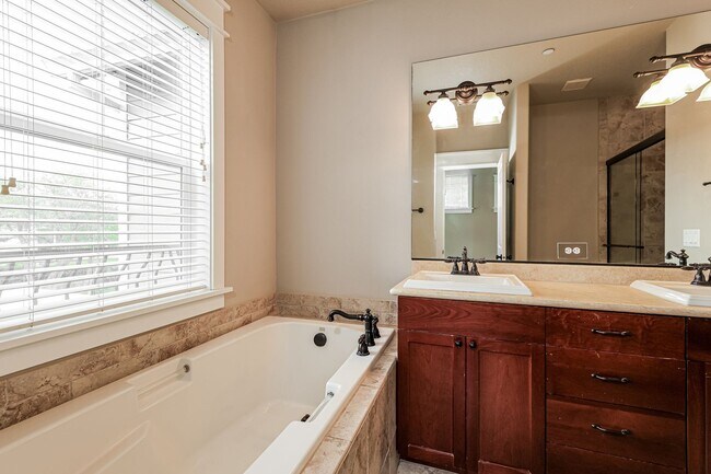 Building Photo - End unit 2BD 2.5BA + Office + Loft +  Tri Level Townhouse w/Garage + AC + Balcony + Washer/Dryer