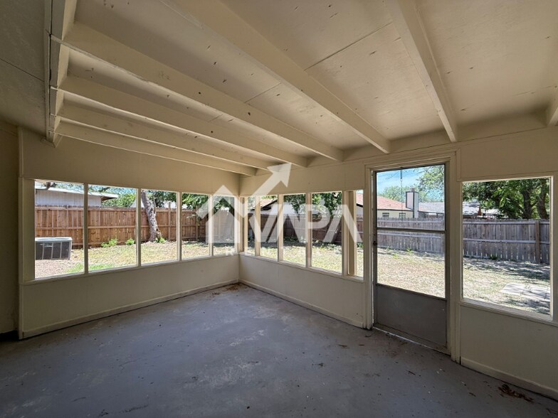 Building Photo - 8407 Greenham