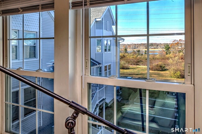 Building Photo - 50 Greenview Ln