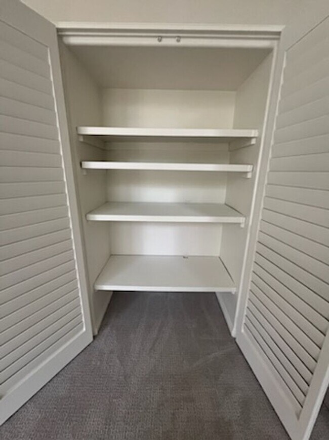 Building Photo - Luxurious Townhouse Located in the exclusi...