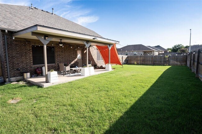 Building Photo - 625 Topaz Ln