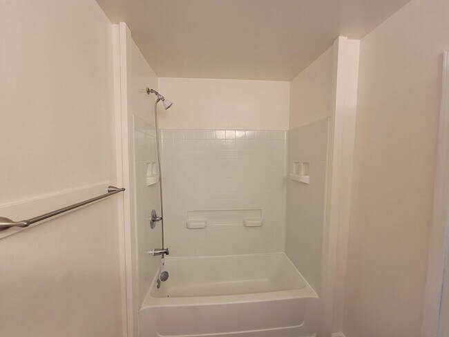 Building Photo - 2 Bedroom 1 Bathroom House Near Caldwell Park