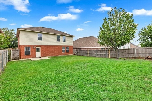 Building Photo - 1110 Caroline Dr