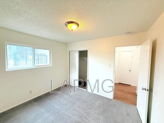 Building Photo - 169 W 42nd St