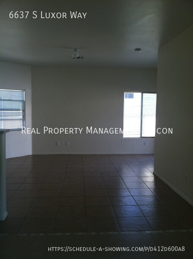 Building Photo - 6637 S Luxor Way