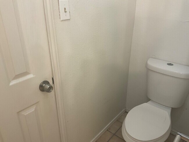 Building Photo - Large beautiful home for rent