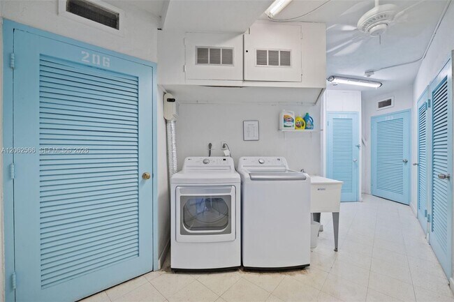 Building Photo - 9101 E Bay Harbor Dr