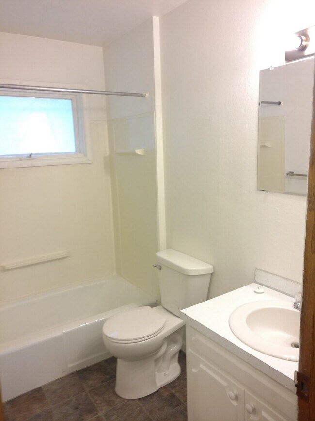 Building Photo - Now leasing for May 2026! Four Bed/Two Bath