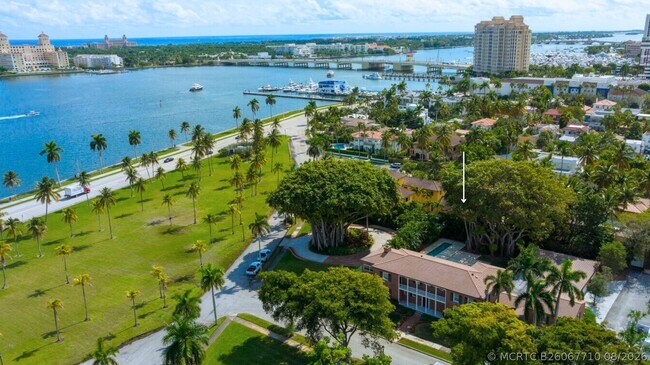 Building Photo - 1125 N Flagler Dr