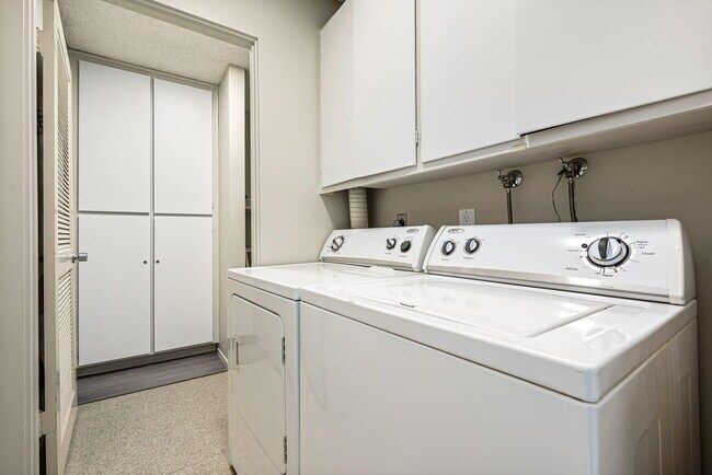 Building Photo - 38941 Kilimanjaro Dr