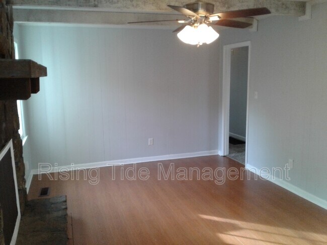 Building Photo - 1001 Christopher Dr