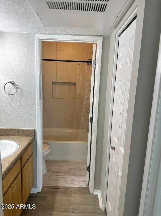 Building Photo - 1745 E Glenn St