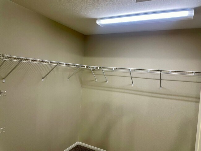 Building Photo - BEAUTIFUL SINGLE STORY HOME IN GATED COMMUNITY OF STALLION MOUNTAIN