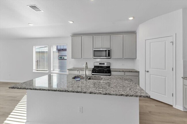 Building Photo - 5009 Hazelnut Ln