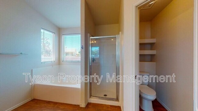 Building Photo - 6248 Calle Feliz NW