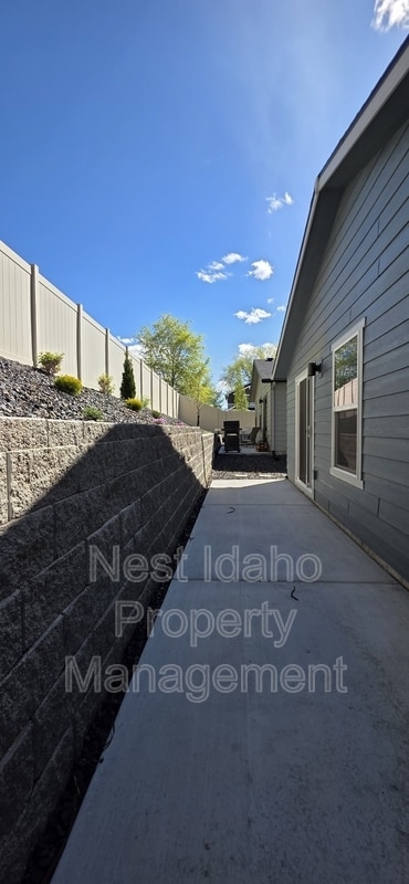 Building Photo - 7228 W Rygate Dr