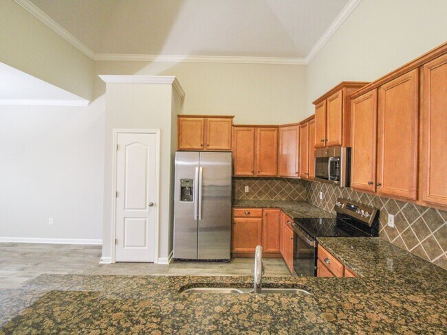 Building Photo - Gorgeous Corner-Lot Home in Canebrake Club – Lawn Care Included