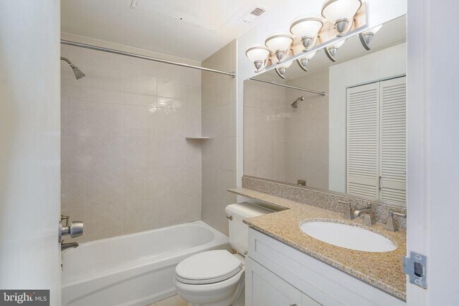 Building Photo - 2429 Locust St