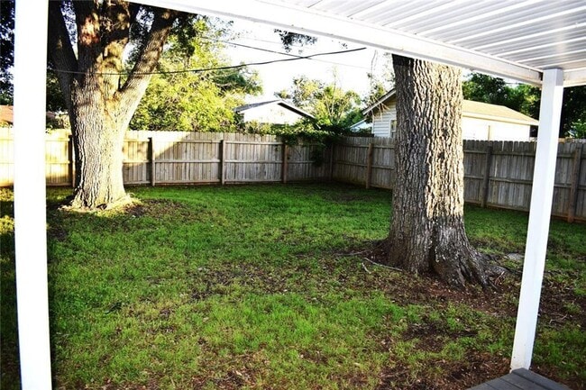 Building Photo - Executive Home / Rockdale, TX / Milam Coun...
