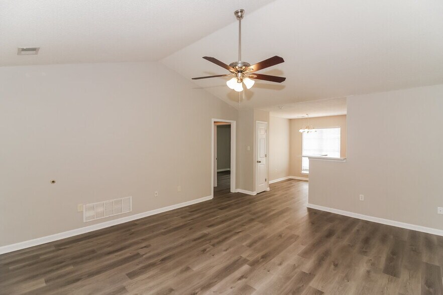 Building Photo - 10734 Ridgefield Dr