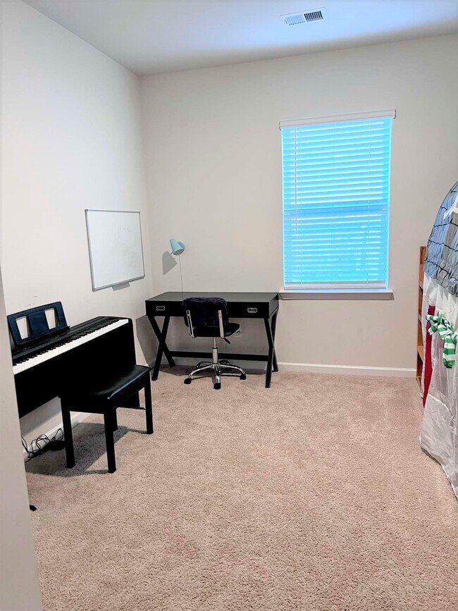 Building Photo - 110 Rogers Knoll Ln