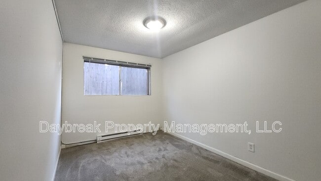 Building Photo - 32 10th Ave N