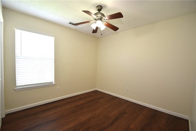 Building Photo - 207 SE 16th St