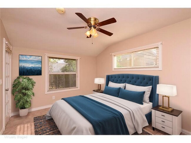 Building Photo - 1535 E Everett Pl