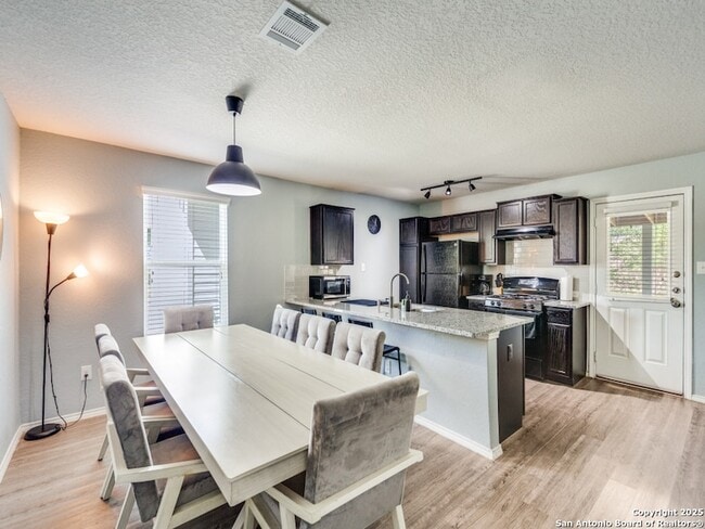 Building Photo - 11326 Babcock Bnd