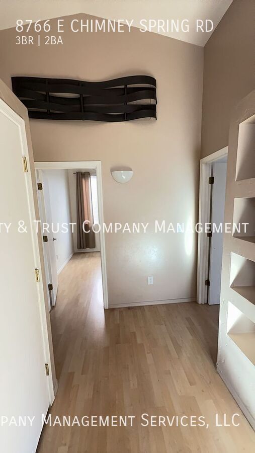 Building Photo - 8766 E Chimney Spring Dr