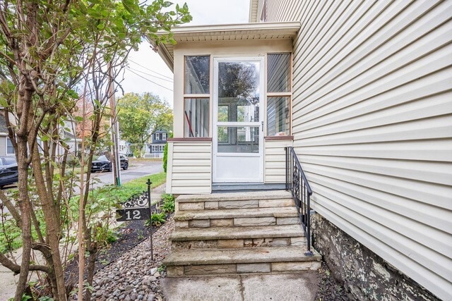 Building Photo - 12 Benton St